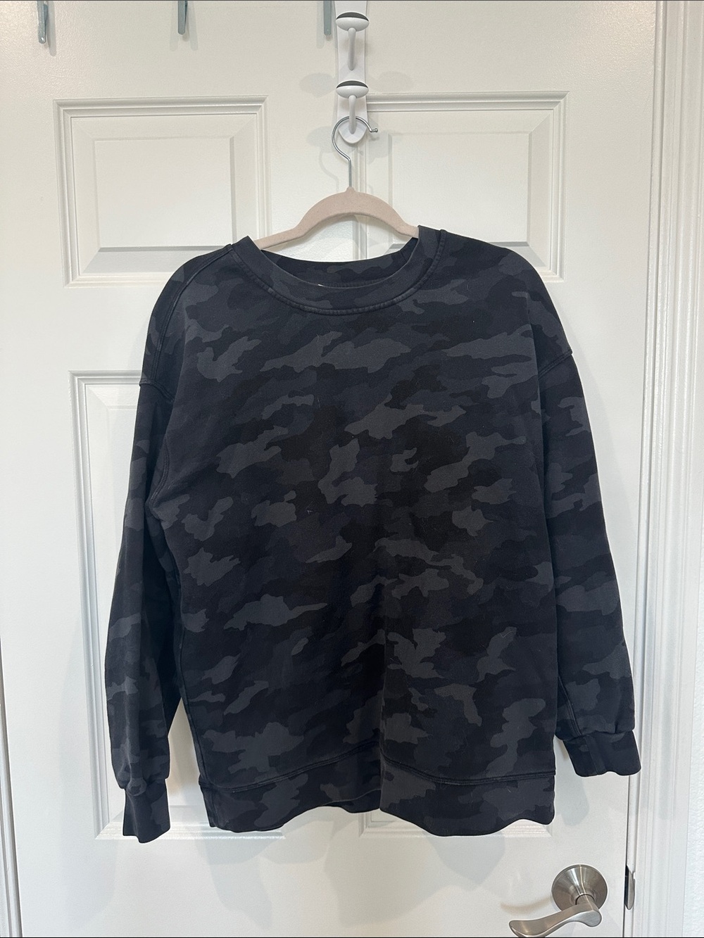 lululemon Black Camo Crewneck Sweatshirt Full Length Size 6